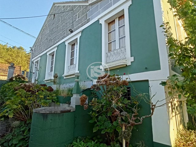 CASA GALLEGA DE MEDIADOS SIGLO XX,  EN ZONA RURAL  - Portas